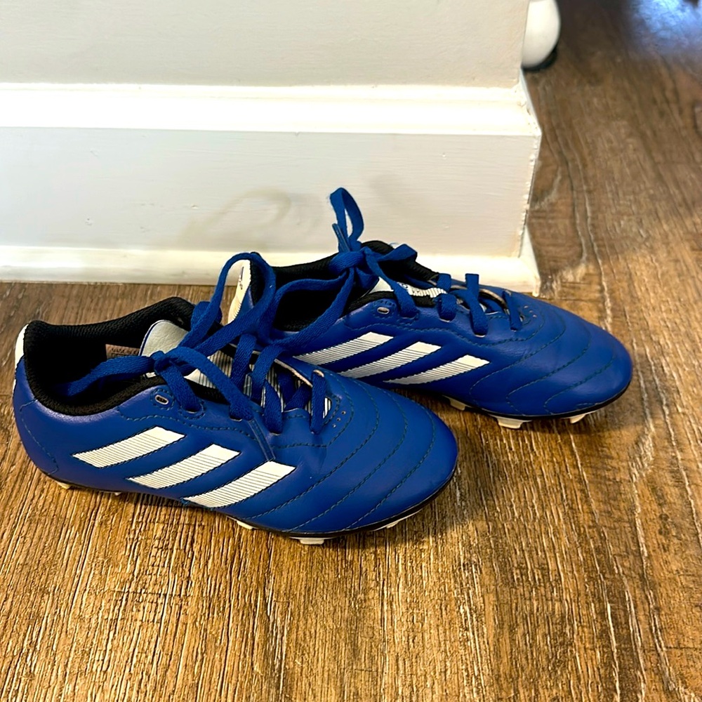 Kids cleats